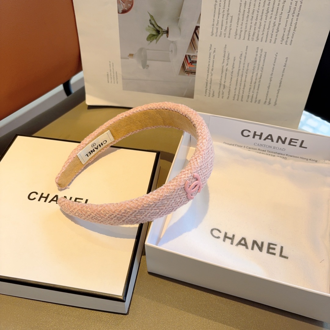 配包装
CHANEL（香奈儿）最新款小香发箍，新品巨显脸小头箍，网红爆款推荐 搭配高端双Ｃlogo ，超