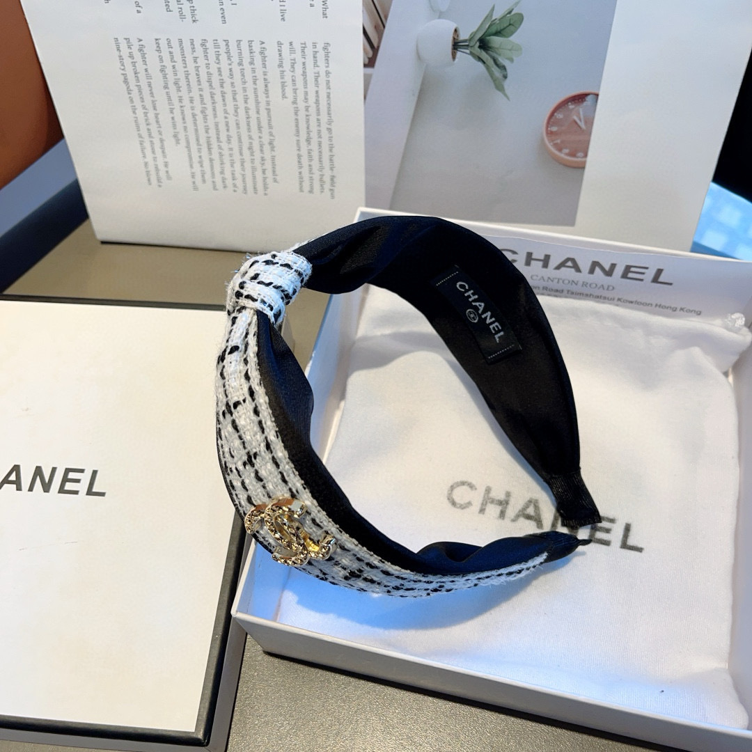 配包装
CHANEL（香奈儿）最新款小香风宽边发箍，复古头箍，网红爆款推荐 搭配高端材质，超精致，时尚百