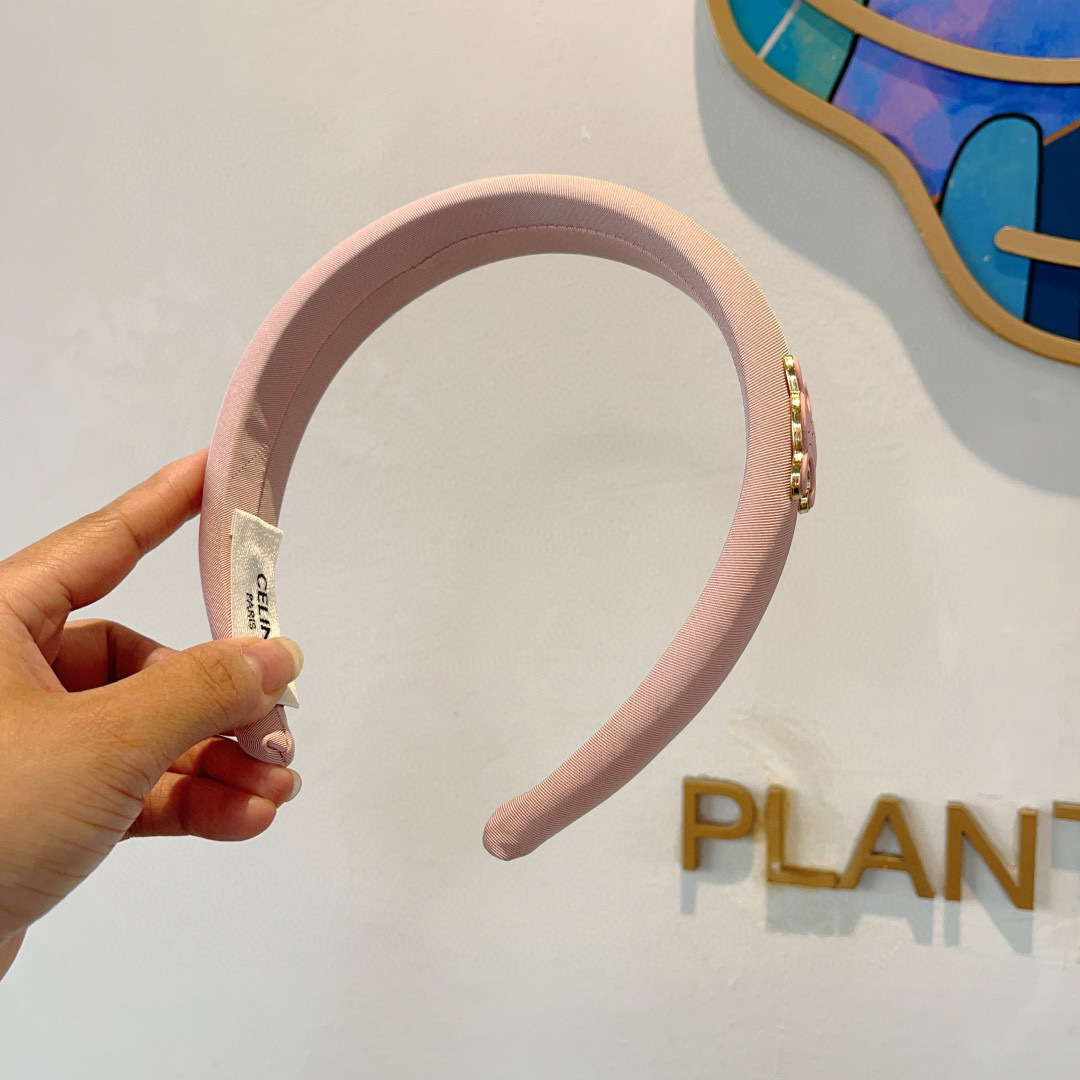 配包装
CELINE（赛琳）网红爆款发箍，佩戴舒适无压力，造型搭配必备头饰！非常时尚百搭！女神必备！名媛