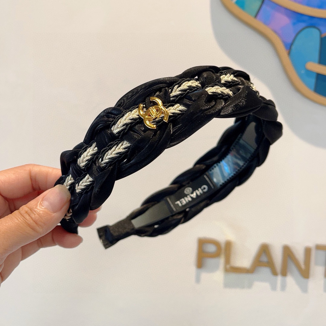 配包装
CHANEL（香奈儿）最新款小香风精致发箍，复古头箍，网红爆款推荐 搭配高端材质，超精致，时尚百