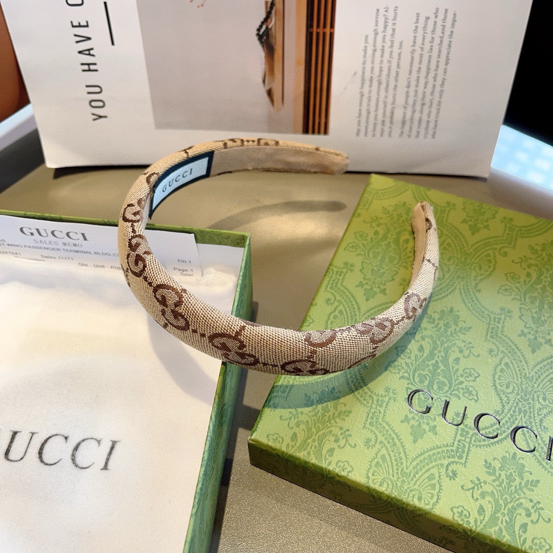 配包装
Gucci古奇 官方经典新款窄版发箍，女神必备单品，非常百搭，时尚潮流