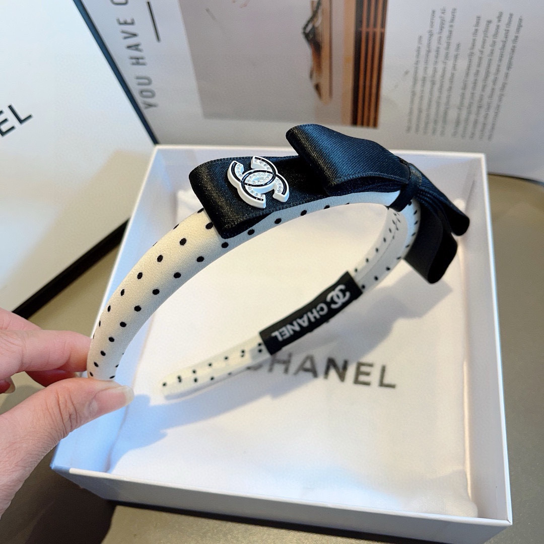 配包装
CHANEL（香奈儿）新款小香高颅顶小波点窄版发箍，复古头箍，网红爆款推荐 搭配高端材质，超精致