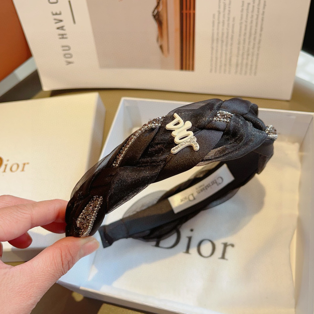 配包装
Dior（迪奥） 火爆新款发箍,专柜原单货，让你的魅力绽放 清新淑女范让时尚更简单。