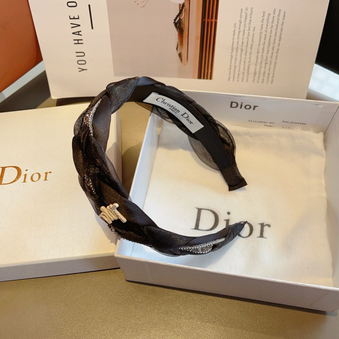 配包装
Dior（迪奥） 火爆新款发箍,专柜原单货，让你的魅力绽放 清新淑女范让时尚更简单。