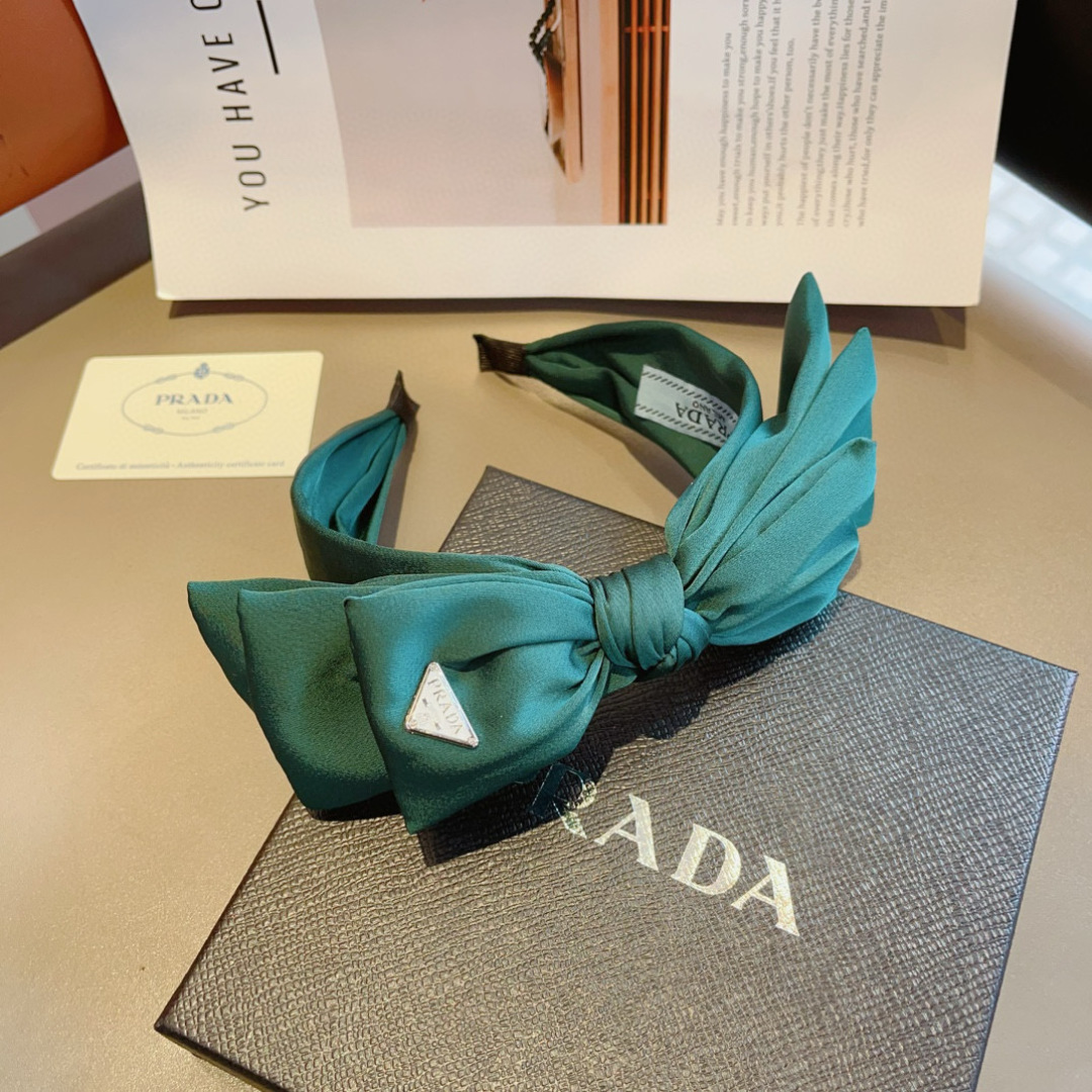 配包装
PRADA （普拉达） 欧美新款蝴蝶结潮流色彩发箍，明星同款 女神必备单品，非常百搭，时尚潮流，