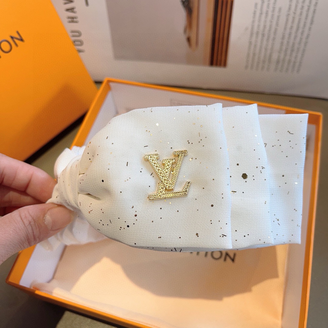 配包装
LV 路易威登 火爆新款宽版蝴蝶结发箍，时尚头箍，专柜最最新款来袭💕时尚百搭，女神必入  ！