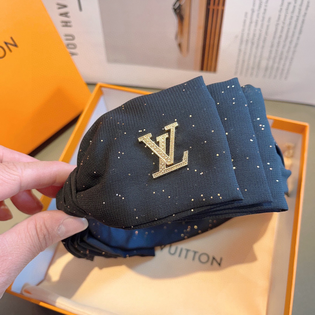 配包装
LV 路易威登 火爆新款宽版蝴蝶结发箍，时尚头箍，专柜最最新款来袭💕时尚百搭，女神必入  ！