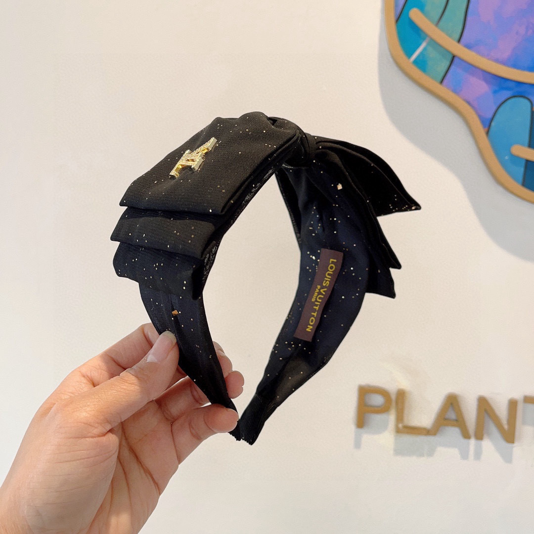 配包装
LV 路易威登 火爆新款宽版蝴蝶结发箍，时尚头箍，专柜最最新款来袭💕时尚百搭，女神必入  ！