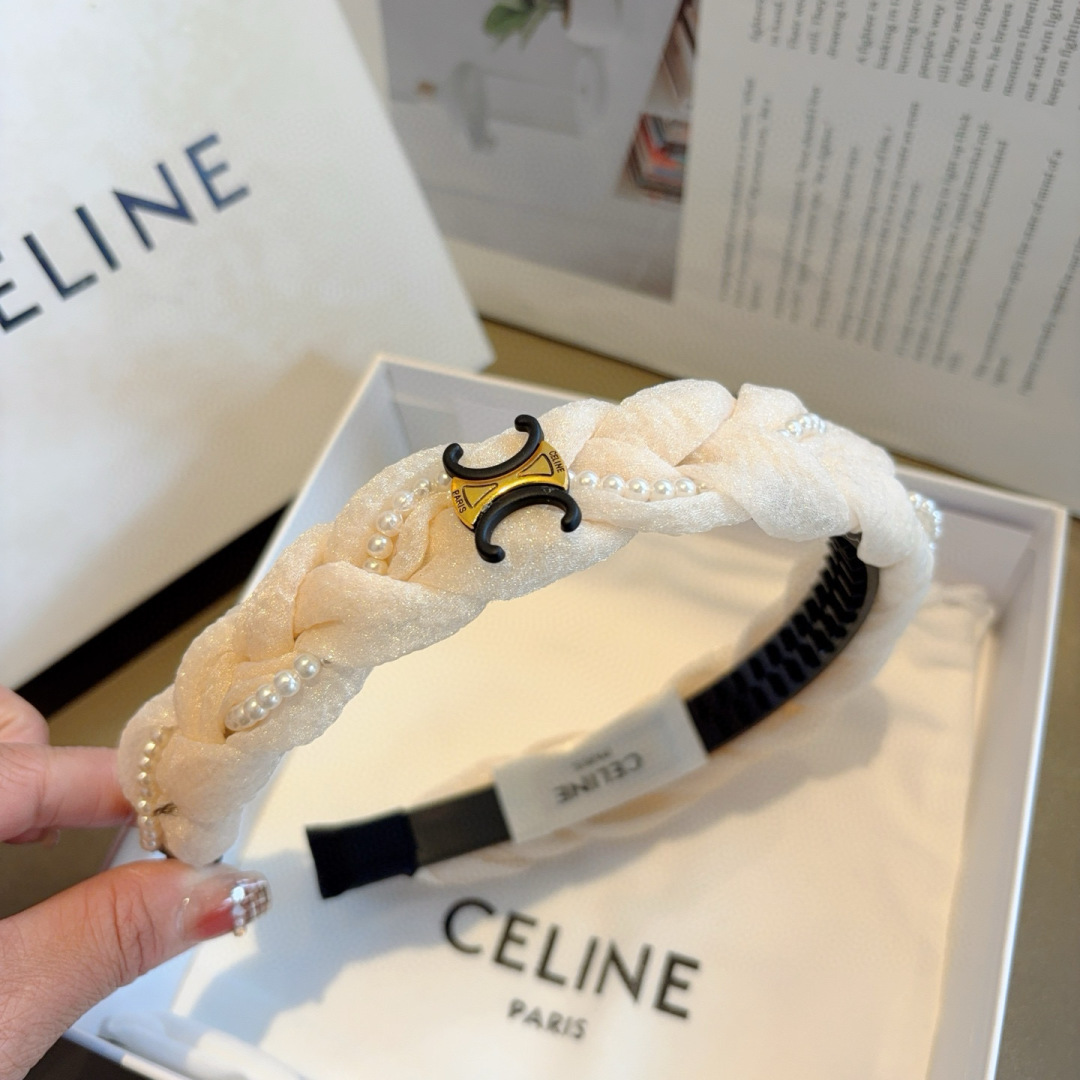 配包装
CELINE（赛琳）网红爆款，佩戴舒适无压力，造型搭配必备！非常时尚百搭！女神必备！名媛范儿。