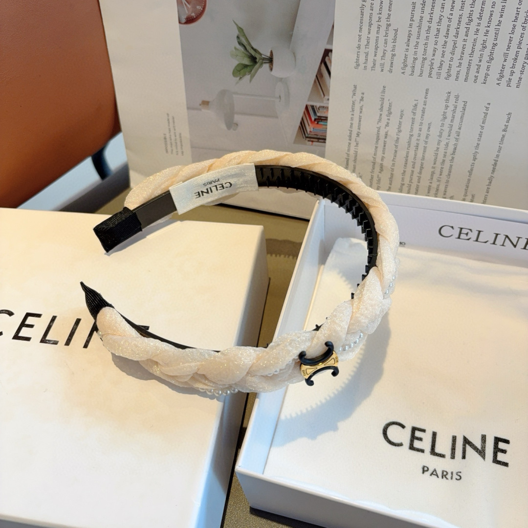 配包装
CELINE（赛琳）网红爆款，佩戴舒适无压力，造型搭配必备！非常时尚百搭！女神必备！名媛范儿。