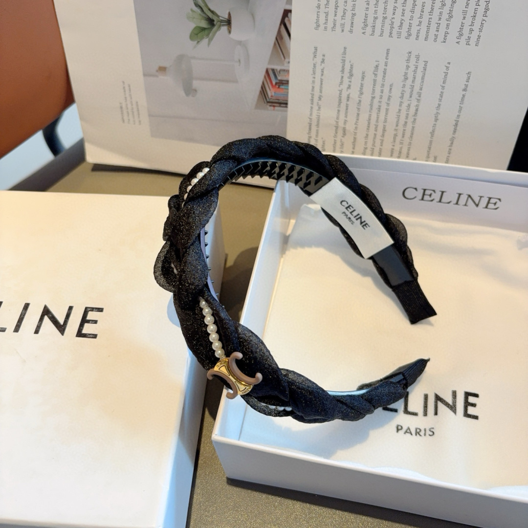 配包装
CELINE（赛琳）网红爆款，佩戴舒适无压力，造型搭配必备！非常时尚百搭！女神必备！名媛范儿。