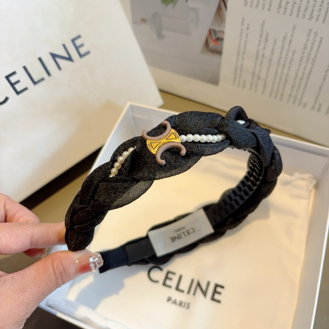 配包装
CELINE（赛琳）网红爆款，佩戴舒适无压力，造型搭配必备！非常时尚百搭！女神必备！名媛范儿。