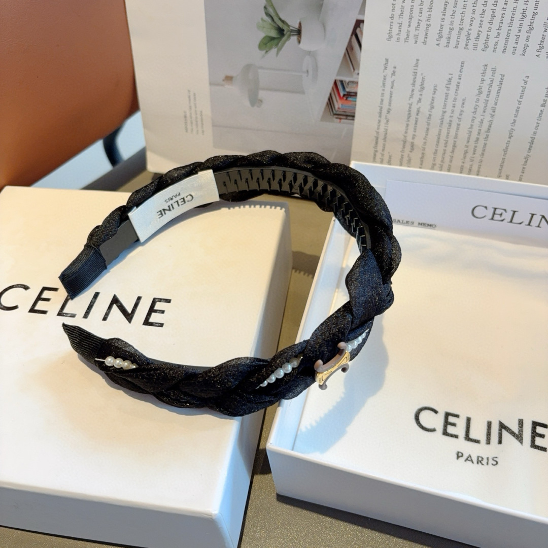 配包装
CELINE（赛琳）网红爆款，佩戴舒适无压力，造型搭配必备！非常时尚百搭！女神必备！名媛范儿。