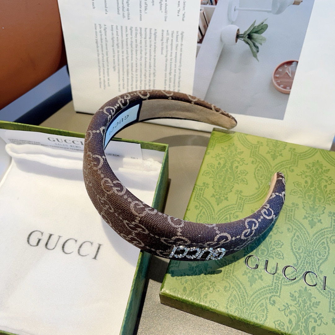 配包装
Gucci古奇 网红经典新款宽版发箍，女神必备单品头箍，时尚潮流百搭款！多色出货...