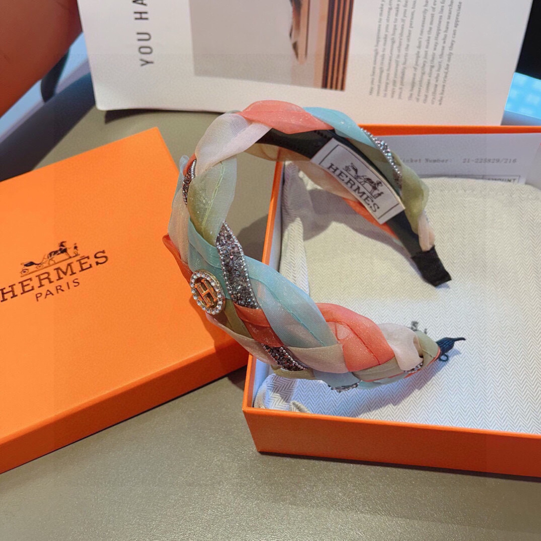 配包装
Hermes（爱马仕）  火爆定制款发箍，网红同款  进口面料， 出口订单、细节全部实拍！特制面