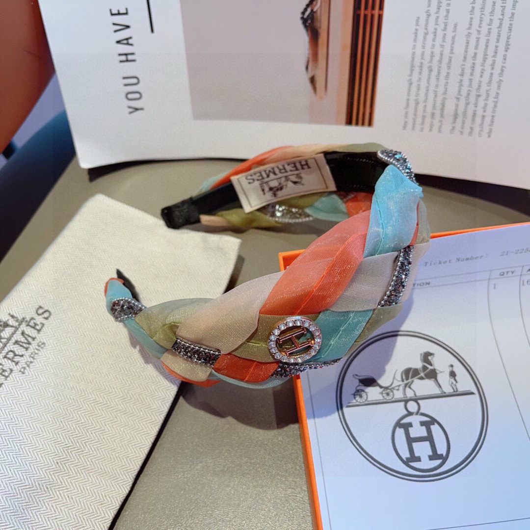 配包装
Hermes（爱马仕）  火爆定制款发箍，网红同款  进口面料， 出口订单、细节全部实拍！特制面