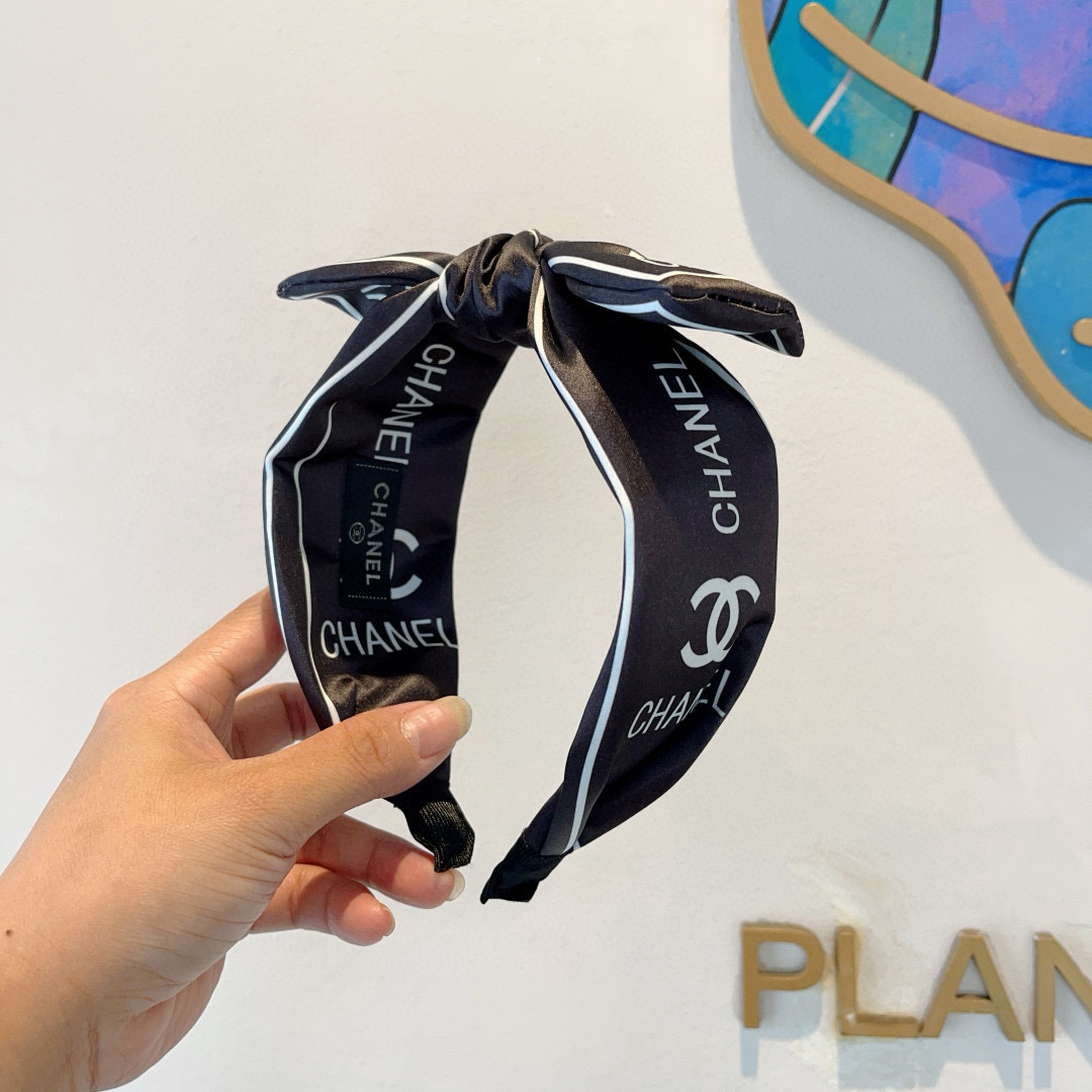 配包装
CHANEL（香奈儿）网红新款蝴蝶结小香宽版发箍，香奶奶头箍，复古头箍，网红爆款推荐 超精致，时
