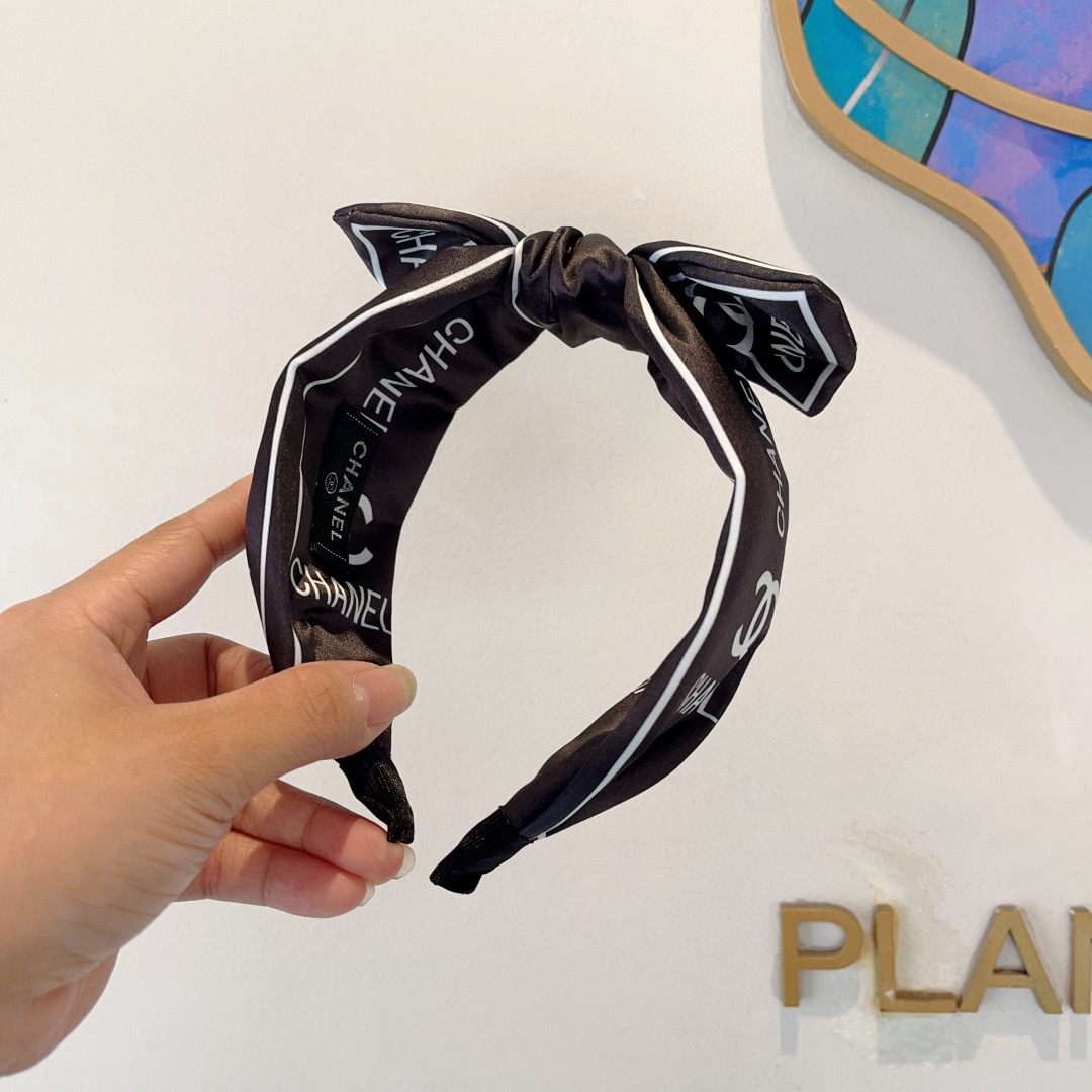 配包装
CHANEL（香奈儿）网红新款蝴蝶结小香宽版发箍，香奶奶头箍，复古头箍，网红爆款推荐 超精致，时