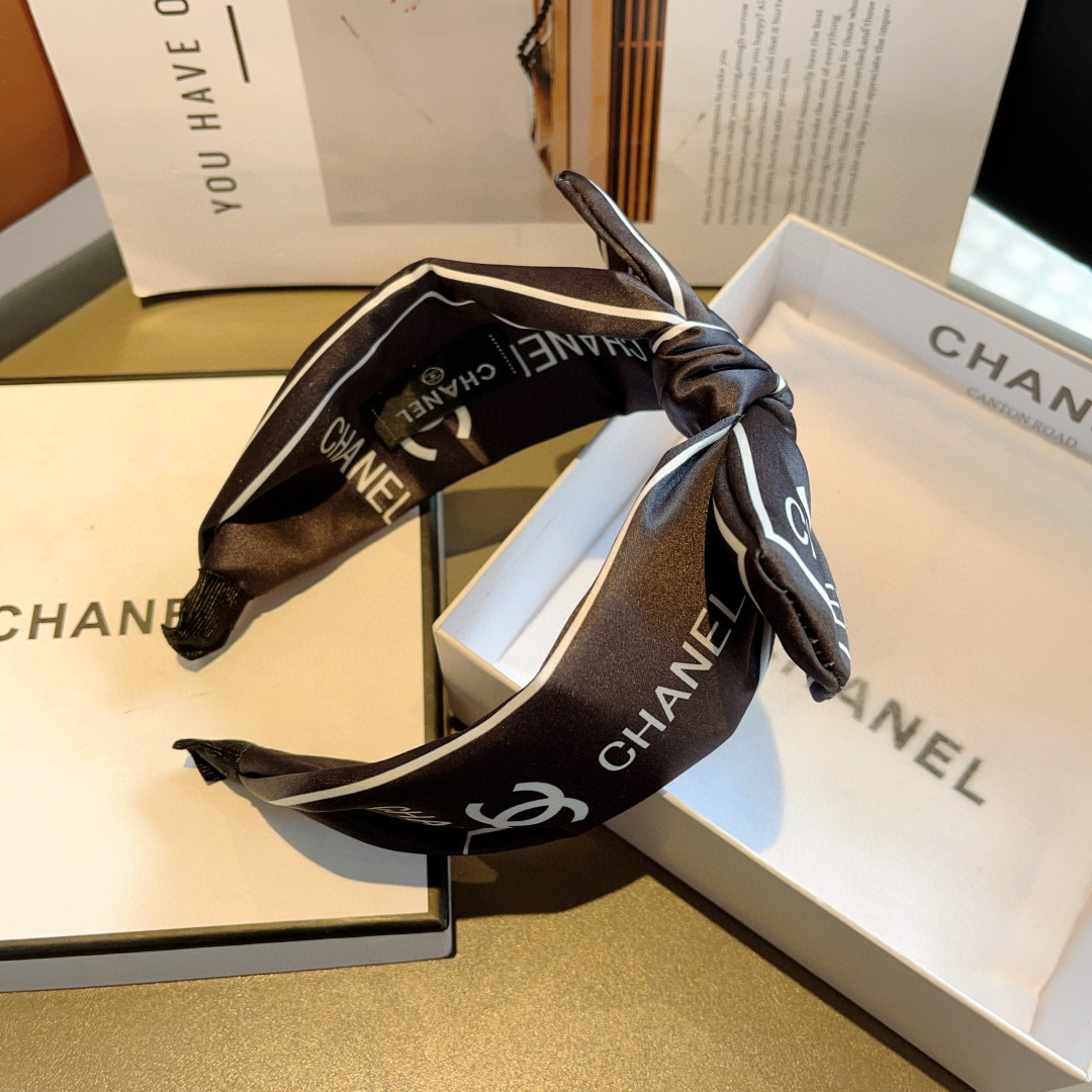 配包装
CHANEL（香奈儿）网红新款蝴蝶结小香宽版发箍，香奶奶头箍，复古头箍，网红爆款推荐 超精致，时
