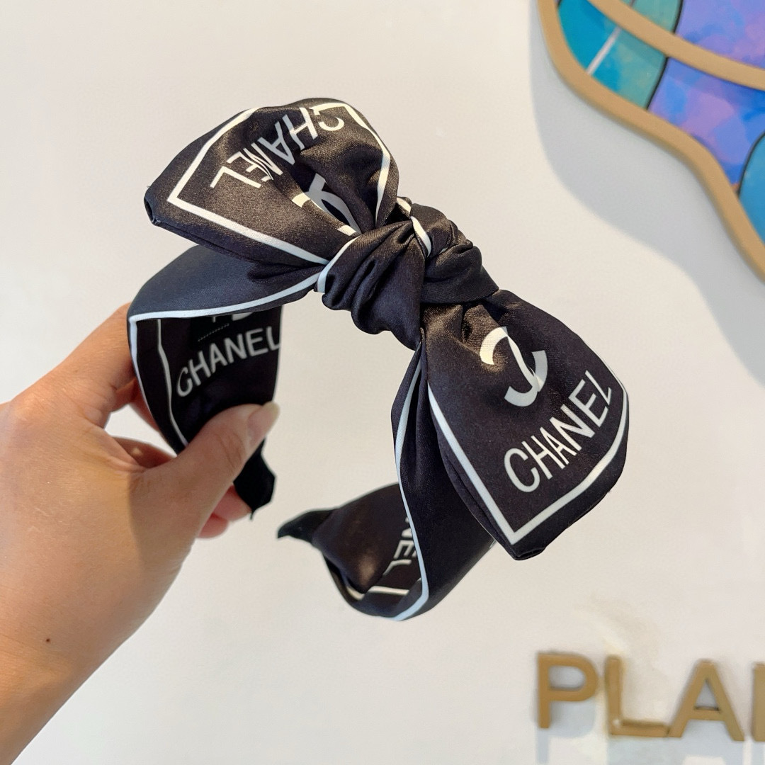 配包装
CHANEL（香奈儿）网红新款蝴蝶结小香宽版发箍，香奶奶头箍，复古头箍，网红爆款推荐 超精致，时
