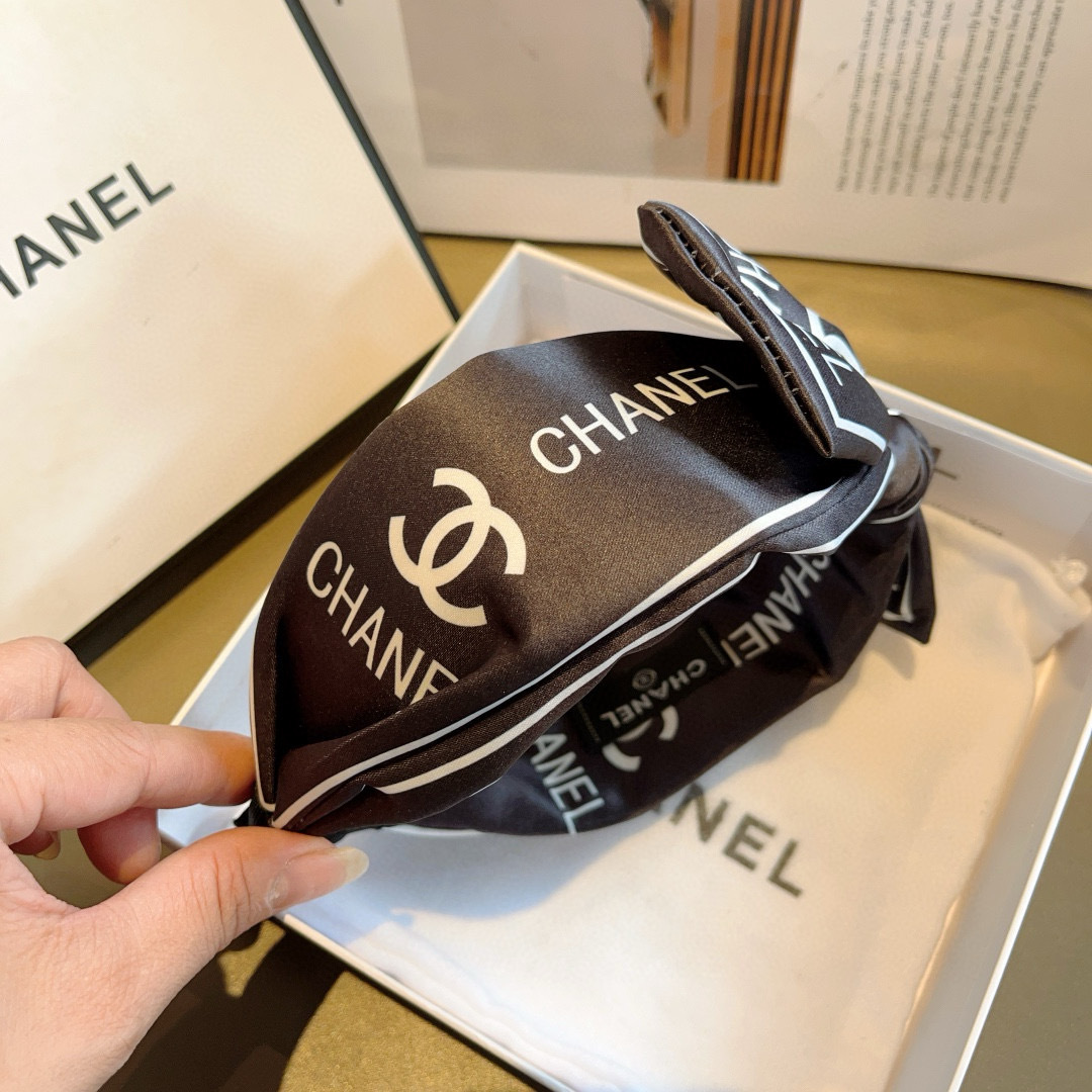 配包装
CHANEL（香奈儿）网红新款蝴蝶结小香宽版发箍，香奶奶头箍，复古头箍，网红爆款推荐 超精致，时