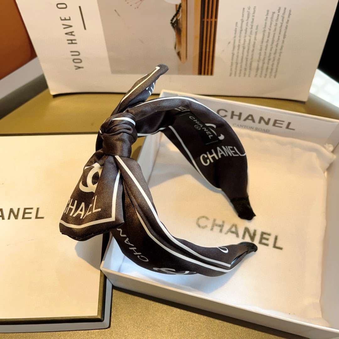 配包装
CHANEL（香奈儿）网红新款蝴蝶结小香宽版发箍，香奶奶头箍，复古头箍，网红爆款推荐 超精致，时