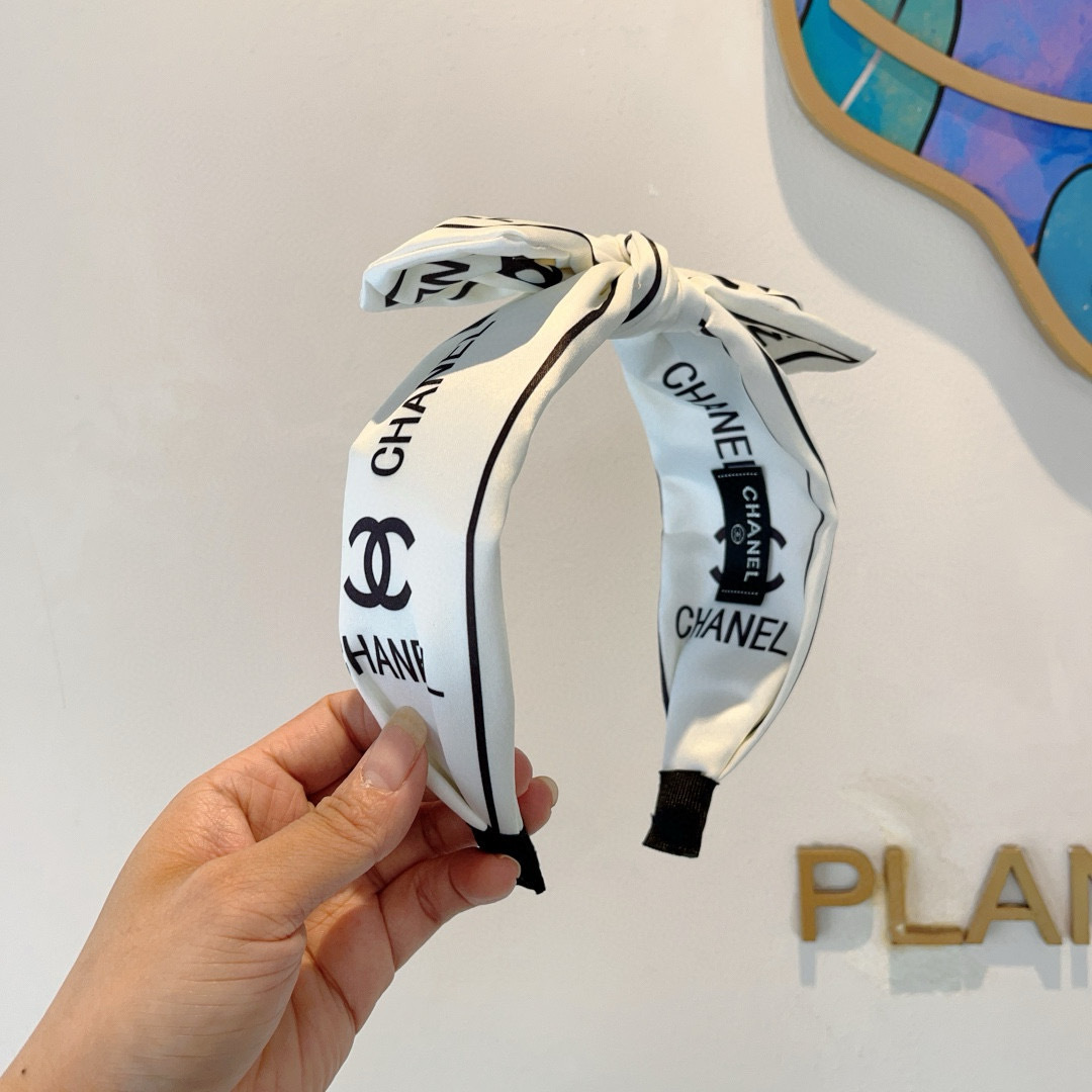 配包装
CHANEL（香奈儿）网红新款蝴蝶结小香宽版发箍，香奶奶头箍，复古头箍，网红爆款推荐 超精致，时