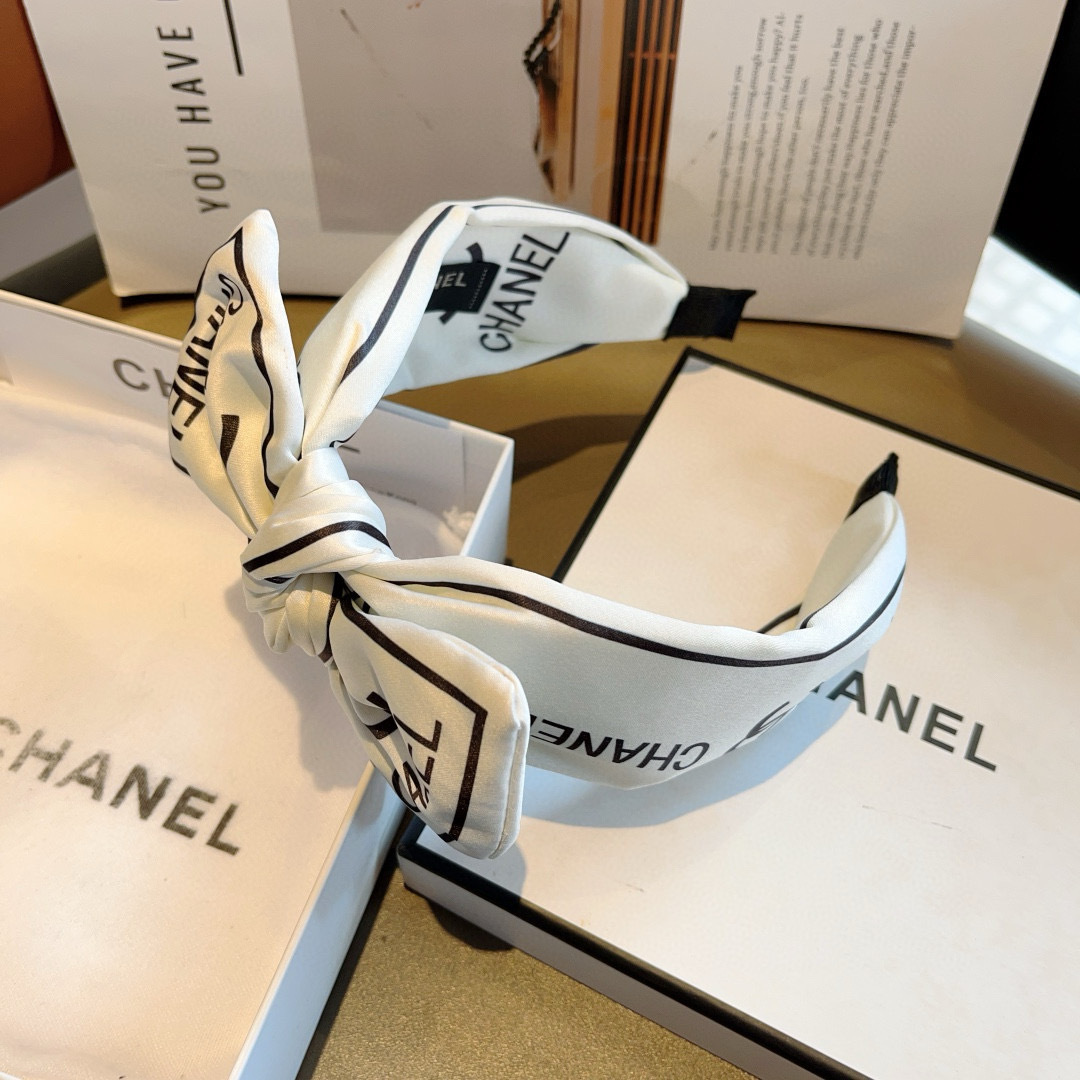 配包装
CHANEL（香奈儿）网红新款蝴蝶结小香宽版发箍，香奶奶头箍，复古头箍，网红爆款推荐 超精致，时
