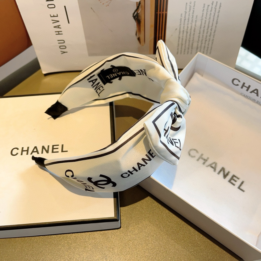 配包装
CHANEL（香奈儿）网红新款蝴蝶结小香宽版发箍，香奶奶头箍，复古头箍，网红爆款推荐 超精致，时