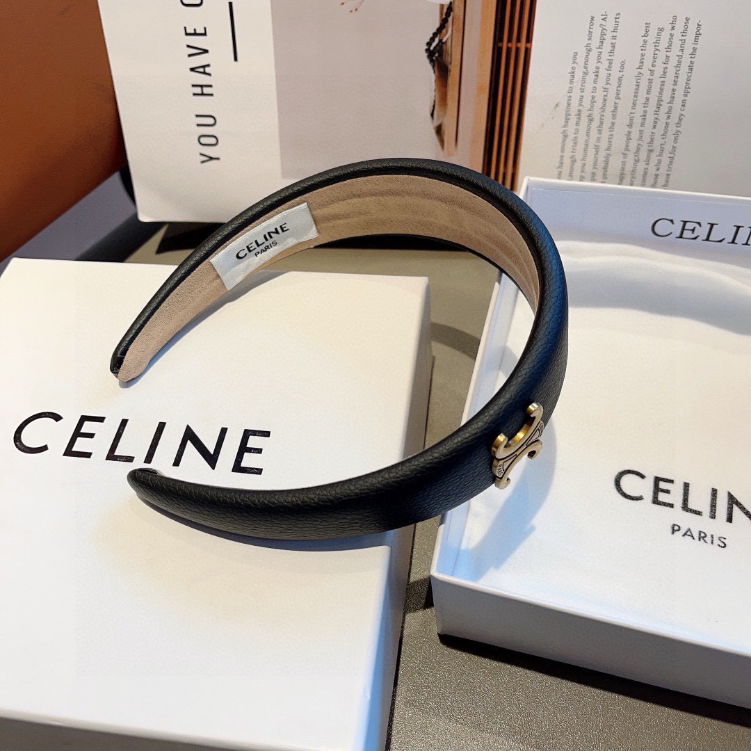 配包装
CELINE（赛琳）新款荔枝纹发箍，佩戴舒适无压力，造型搭配必备头箍！非常时尚百搭！女神必备！名
