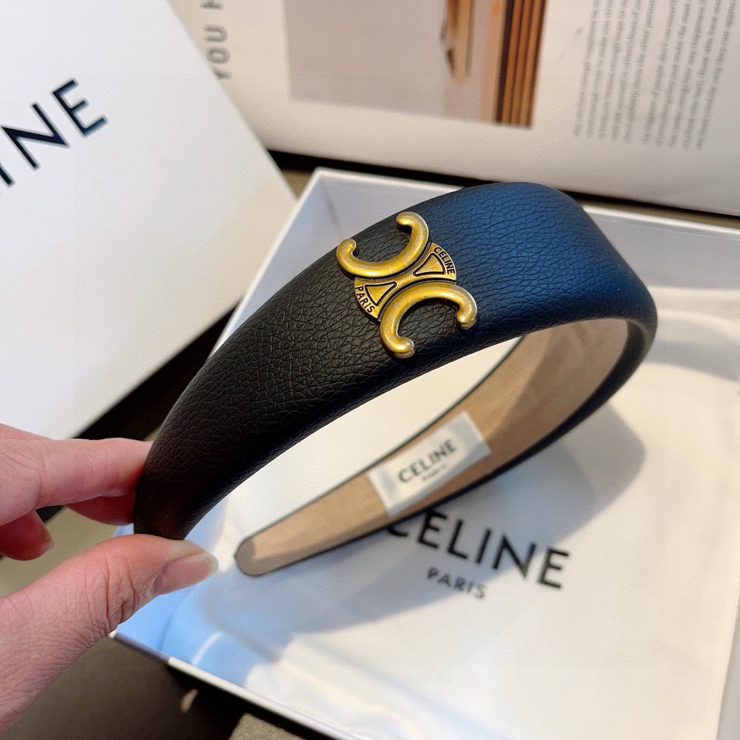 配包装
CELINE（赛琳）新款荔枝纹发箍，佩戴舒适无压力，造型搭配必备头箍！非常时尚百搭！女神必备！名