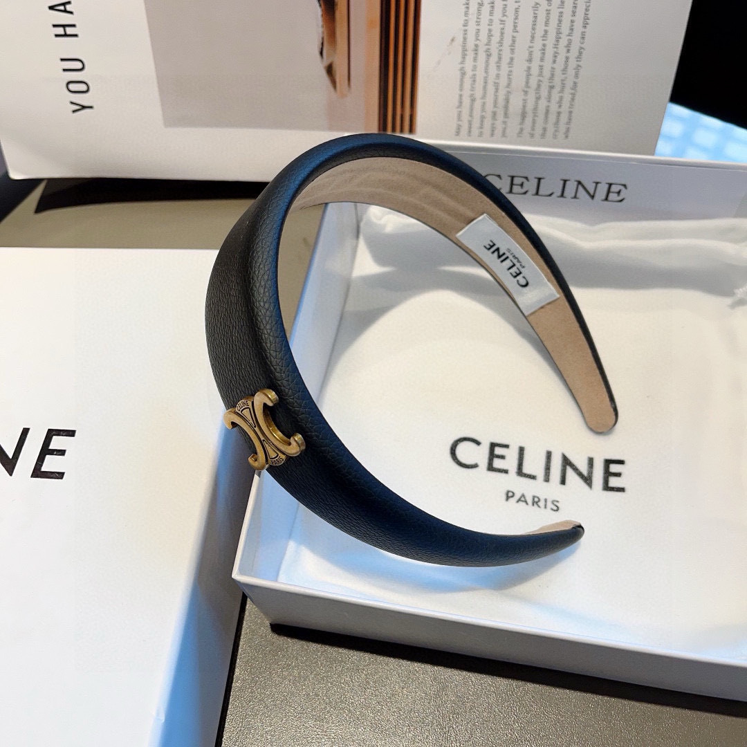 配包装
CELINE（赛琳）新款荔枝纹发箍，佩戴舒适无压力，造型搭配必备头箍！非常时尚百搭！女神必备！名