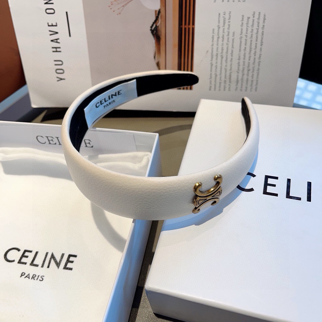 配包装
CELINE（赛琳）新款荔枝纹发箍，佩戴舒适无压力，造型搭配必备头箍！非常时尚百搭！女神必备！名