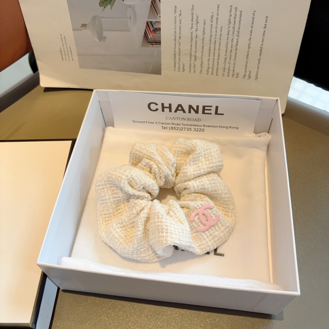 配包装
CHANEL（香奈儿）网红新款发圈，精致肠圈皮筋，佩戴舒适无压力，造型搭配必备！非常时尚百搭！女