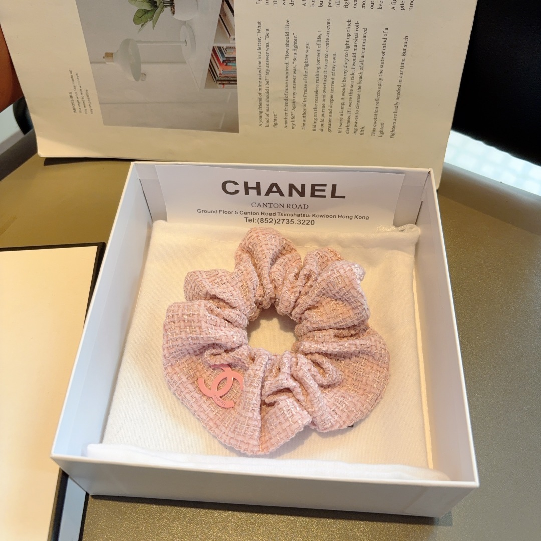 配包装
CHANEL（香奈儿）网红新款发圈，精致肠圈皮筋，佩戴舒适无压力，造型搭配必备！非常时尚百搭！女