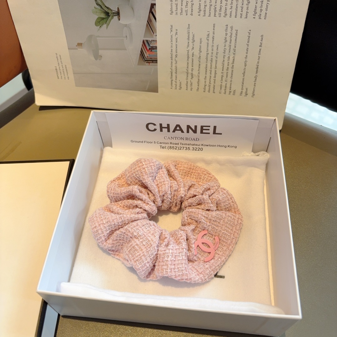 配包装
CHANEL（香奈儿）网红新款发圈，精致肠圈皮筋，佩戴舒适无压力，造型搭配必备！非常时尚百搭！女