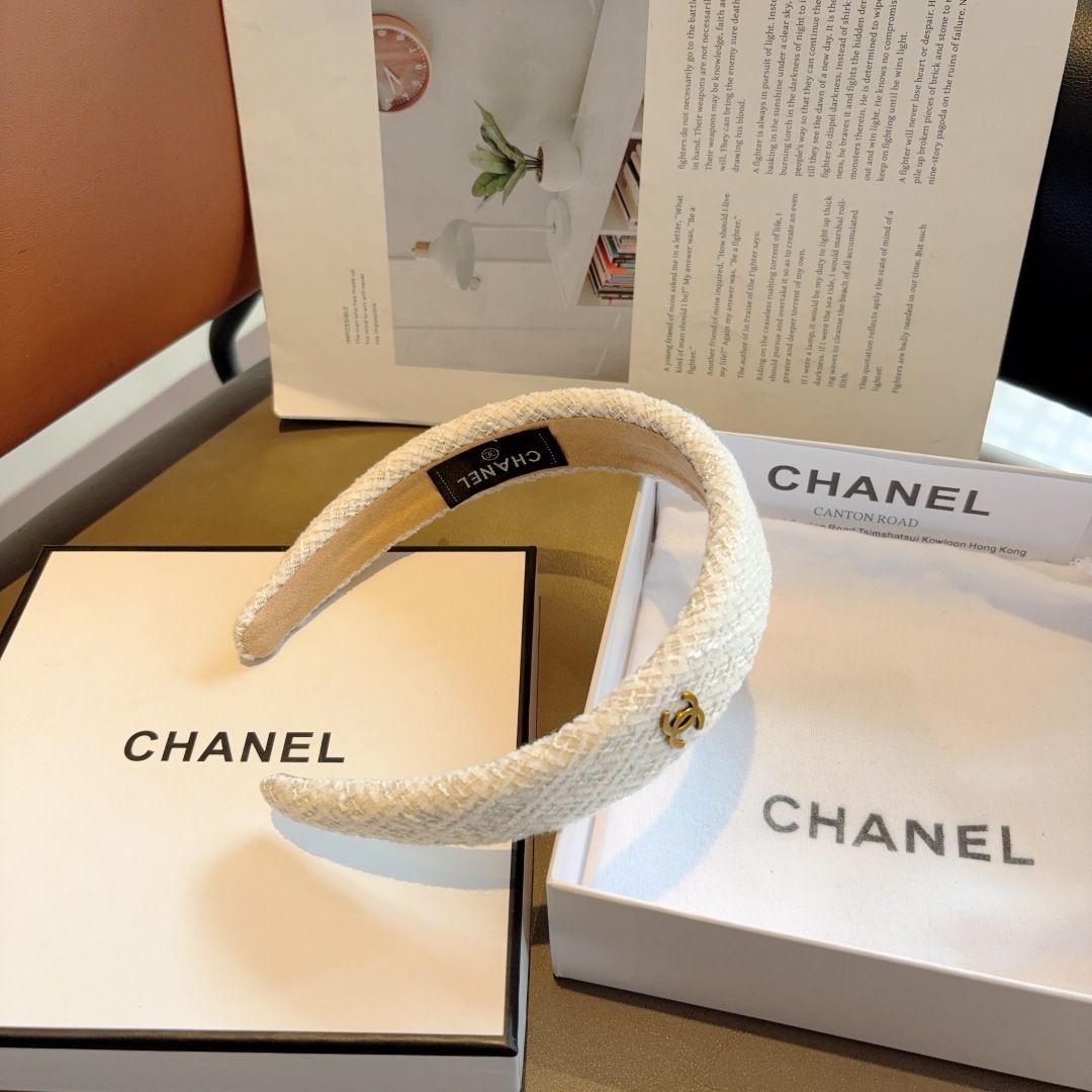 配包装
CHANEL（香奈儿）网红同款小香风发箍，复古头箍，网红爆款推荐 搭配高端材质，超精致，时尚百搭