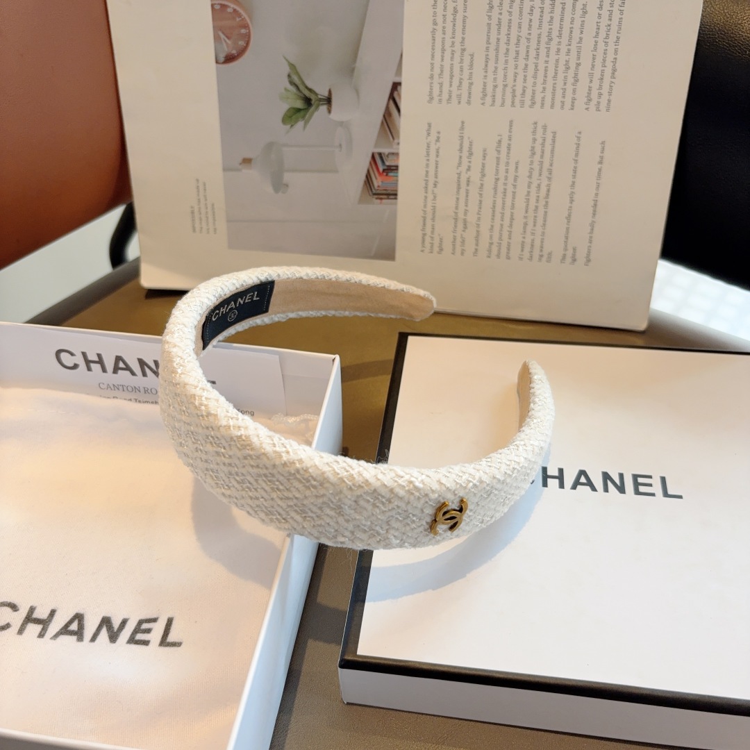 配包装
CHANEL（香奈儿）网红同款小香风发箍，复古头箍，网红爆款推荐 搭配高端材质，超精致，时尚百搭