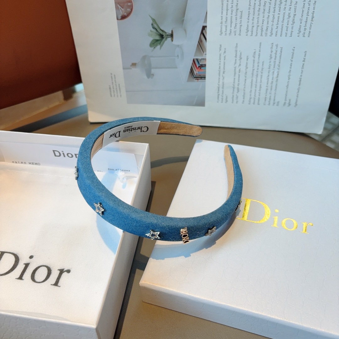 配包装
Dior（迪奥）新款牛仔布发箍,专柜原单货，让你的魅力绽放 清新淑女范让时尚更简单。