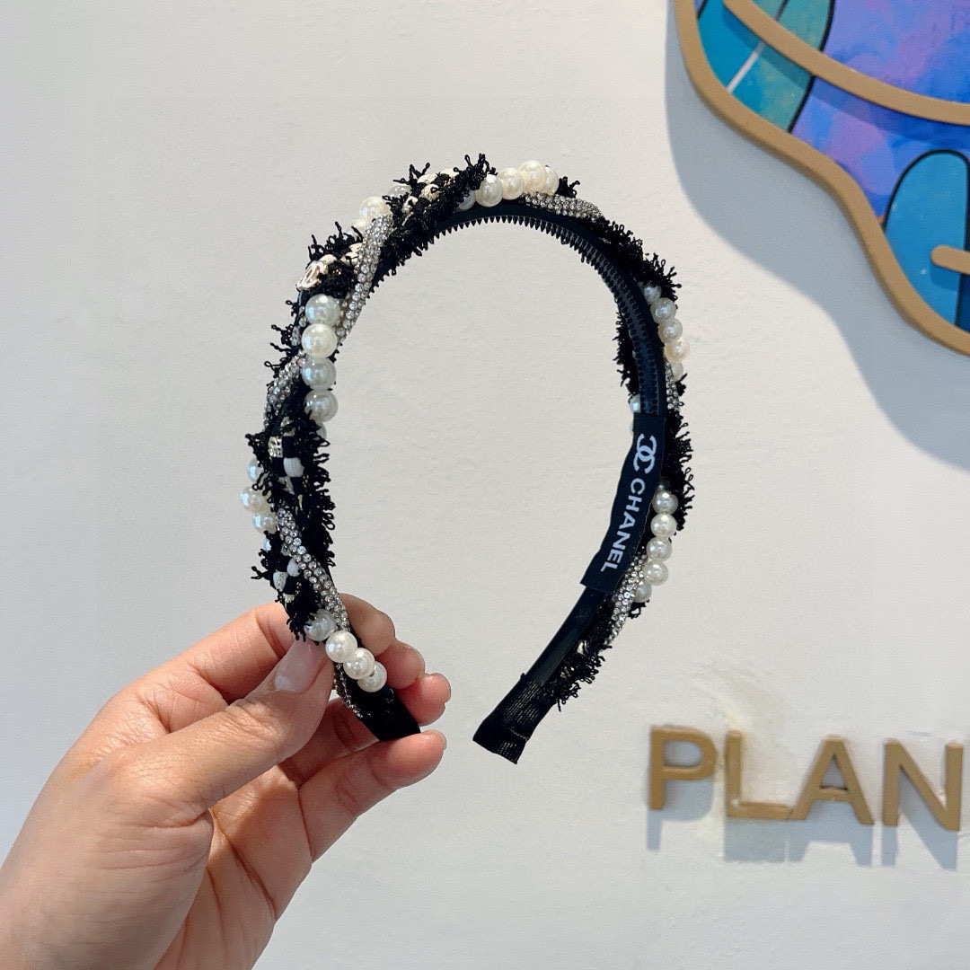 配包装
CHANEL（香奈儿）最新款小香发箍，新品巨显脸小头箍，网红爆款推荐 搭配高端双Ｃlogo ，超