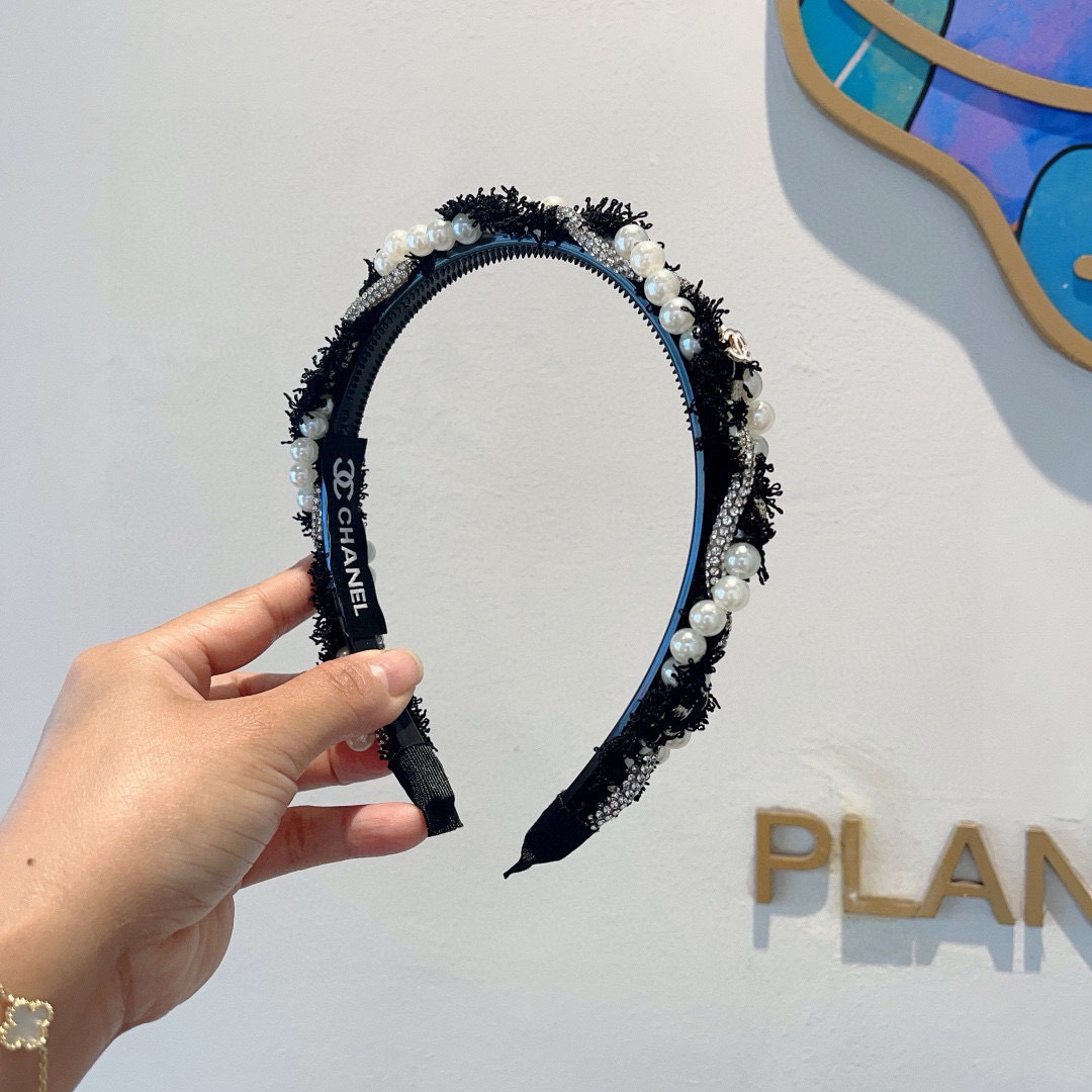 配包装
CHANEL（香奈儿）最新款小香发箍，新品巨显脸小头箍，网红爆款推荐 搭配高端双Ｃlogo ，超