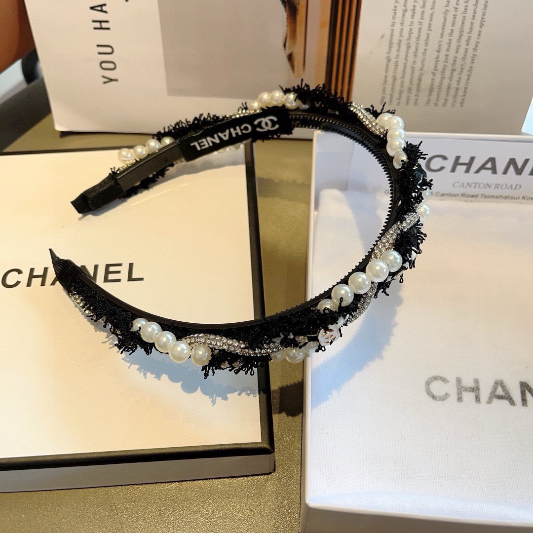 配包装
CHANEL（香奈儿）最新款小香发箍，新品巨显脸小头箍，网红爆款推荐 搭配高端双Ｃlogo ，超