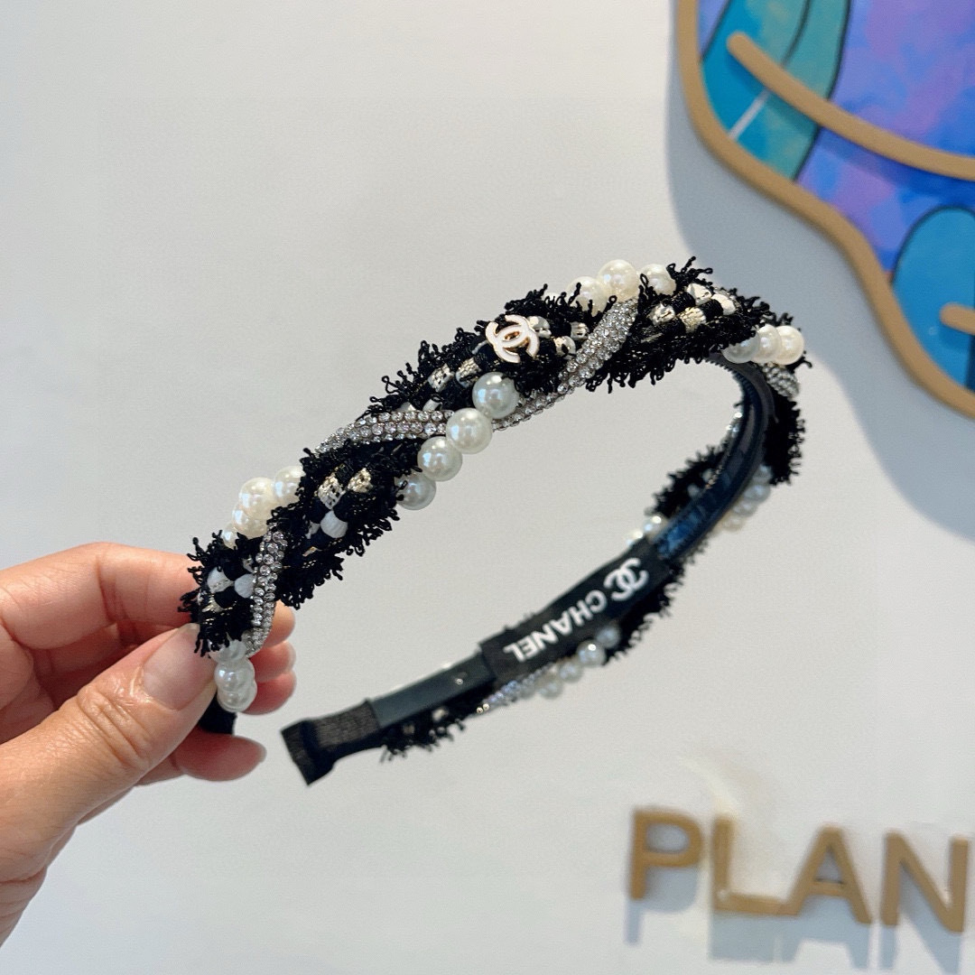 配包装
CHANEL（香奈儿）最新款小香发箍，新品巨显脸小头箍，网红爆款推荐 搭配高端双Ｃlogo ，超