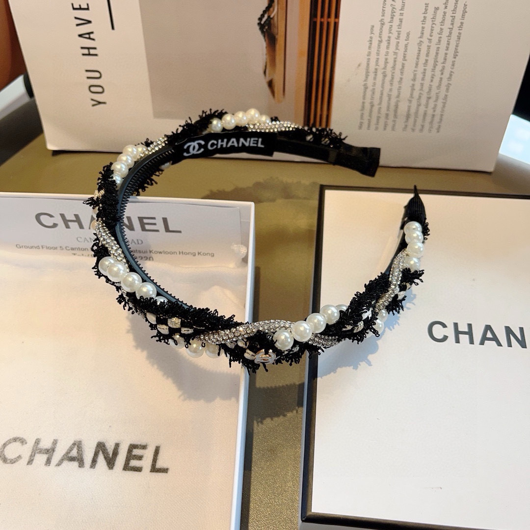 配包装
CHANEL（香奈儿）最新款小香发箍，新品巨显脸小头箍，网红爆款推荐 搭配高端双Ｃlogo ，超
