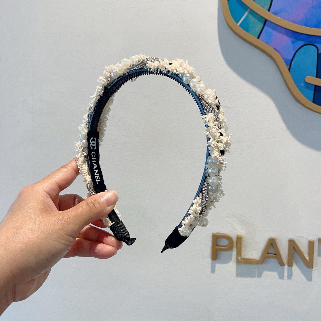 配包装
CHANEL（香奈儿）最新款小香发箍，新品巨显脸小头箍，网红爆款推荐 搭配高端双Ｃlogo ，超