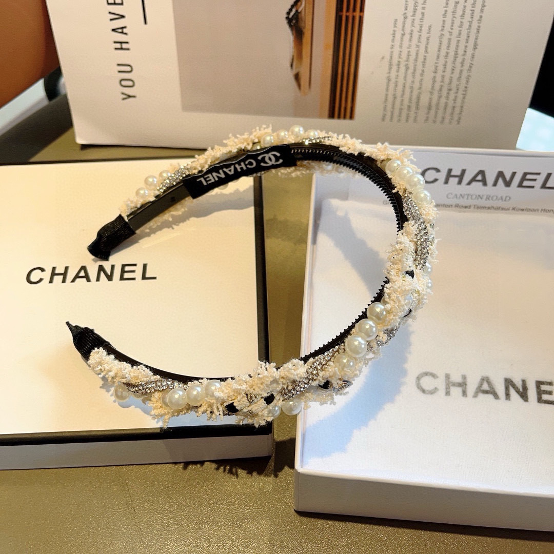 配包装
CHANEL（香奈儿）最新款小香发箍，新品巨显脸小头箍，网红爆款推荐 搭配高端双Ｃlogo ，超