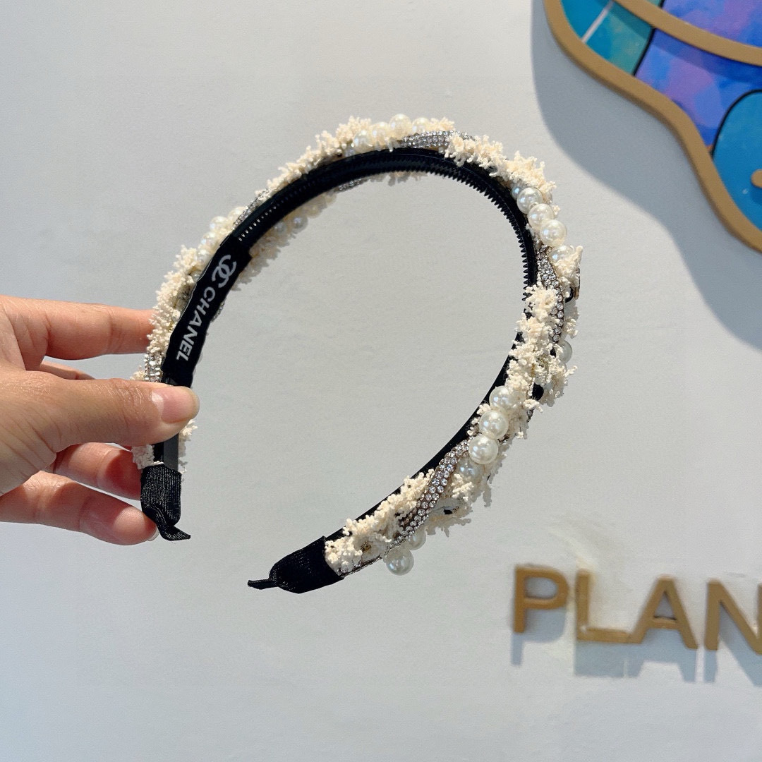 配包装
CHANEL（香奈儿）最新款小香发箍，新品巨显脸小头箍，网红爆款推荐 搭配高端双Ｃlogo ，超