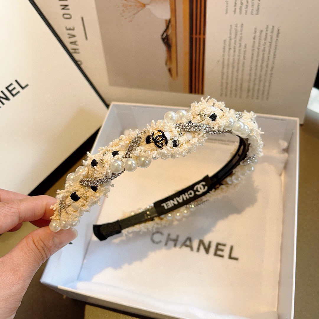 配包装
CHANEL（香奈儿）最新款小香发箍，新品巨显脸小头箍，网红爆款推荐 搭配高端双Ｃlogo ，超