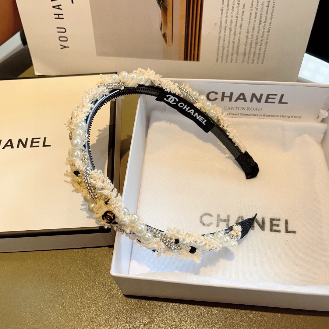 配包装
CHANEL（香奈儿）最新款小香发箍，新品巨显脸小头箍，网红爆款推荐 搭配高端双Ｃlogo ，超