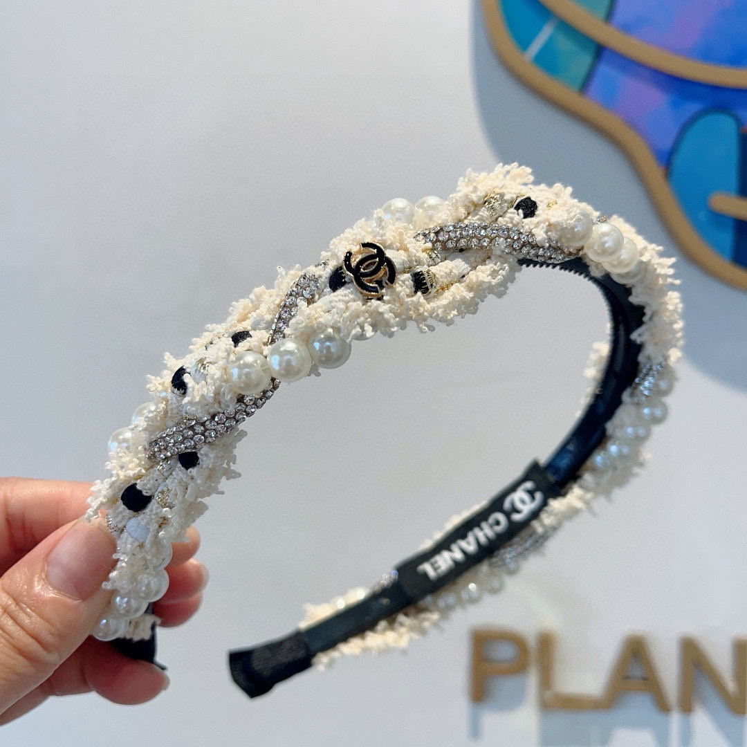 配包装
CHANEL（香奈儿）最新款小香发箍，新品巨显脸小头箍，网红爆款推荐 搭配高端双Ｃlogo ，超